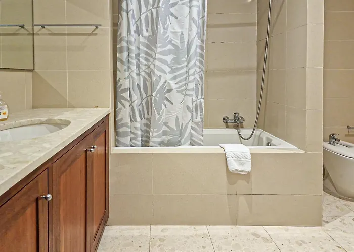 Mar Ali - Jacuzzi - 400m From The - By Bedzy Villa *